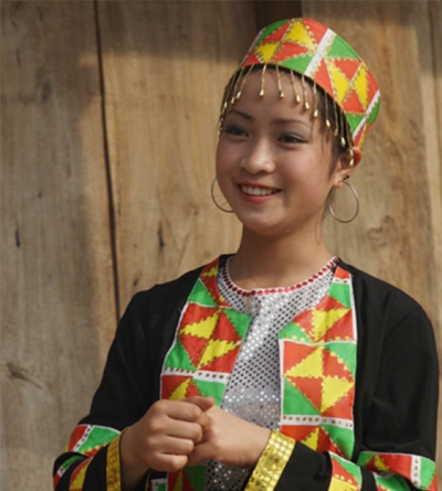 Lên vùng sơn cước ngắm những thiếu nữ Lô Lô xinh đẹp